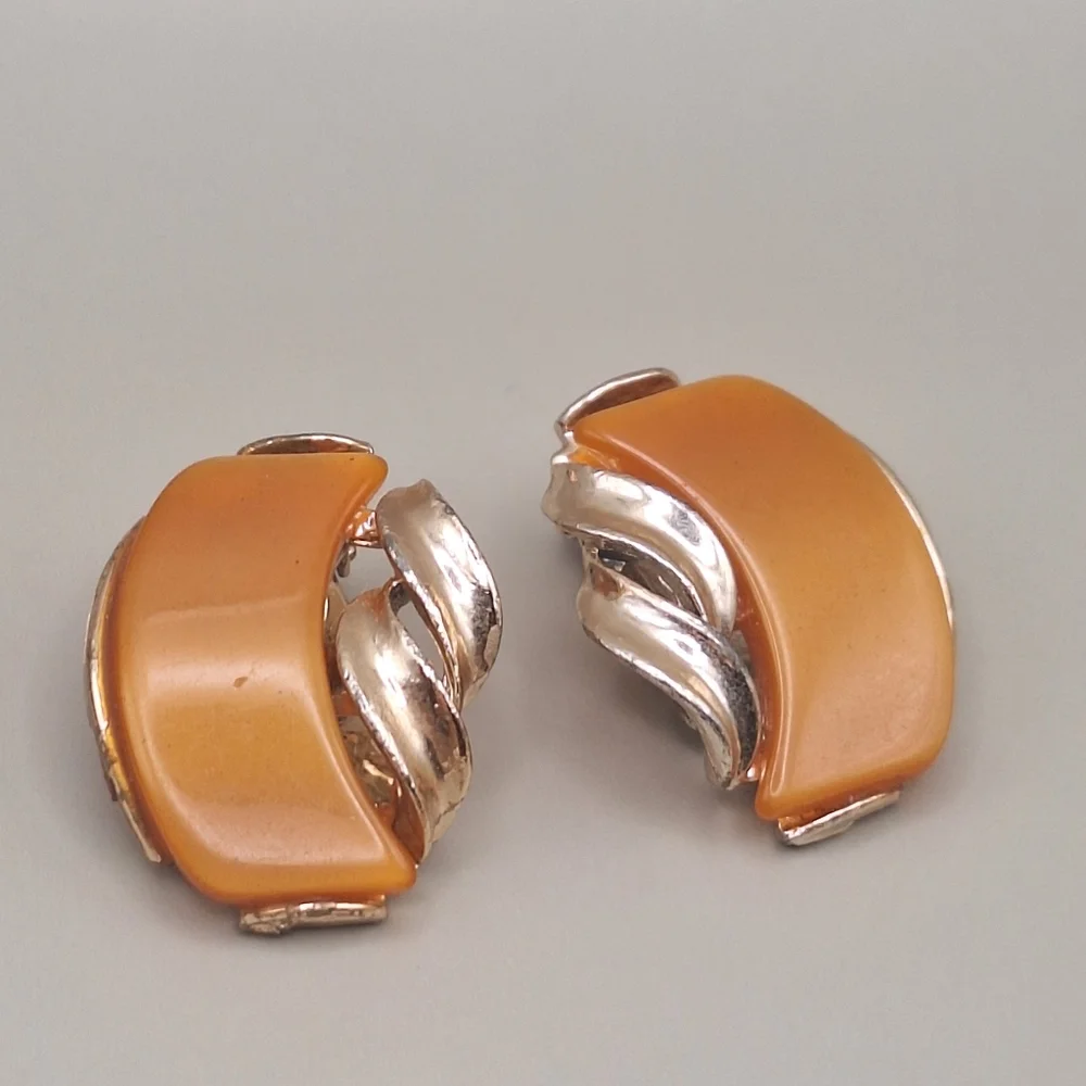 Vintage Clip-On & Screw-Back Earring Bundle – Sarah Coventry, Avon, LA Segal+ - Picture 6 of 16